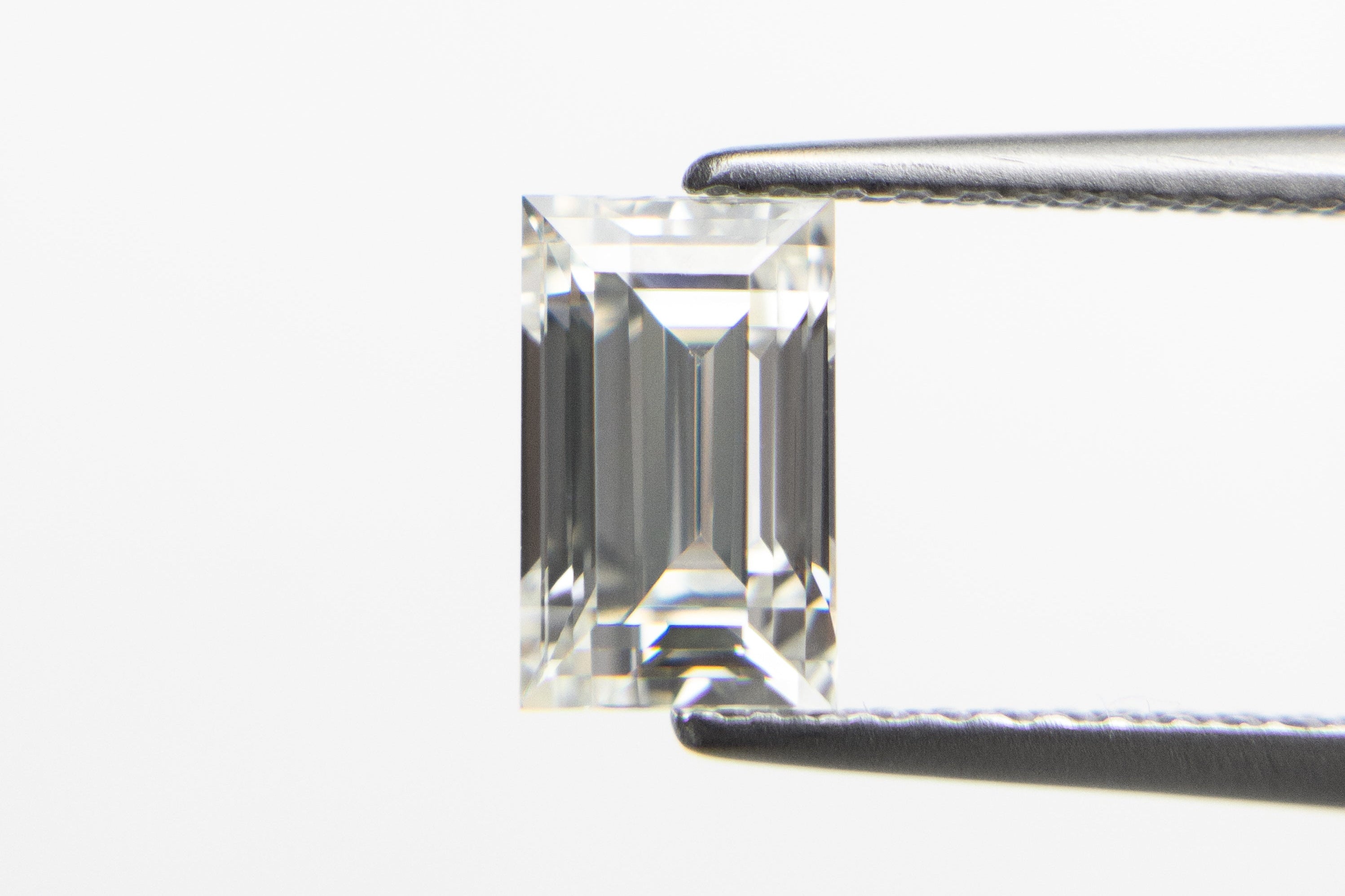 1.01ct 6.98x4.31x3.41mm VS1 I Baguette Step Cut 19136-04 - Misfit Diamonds