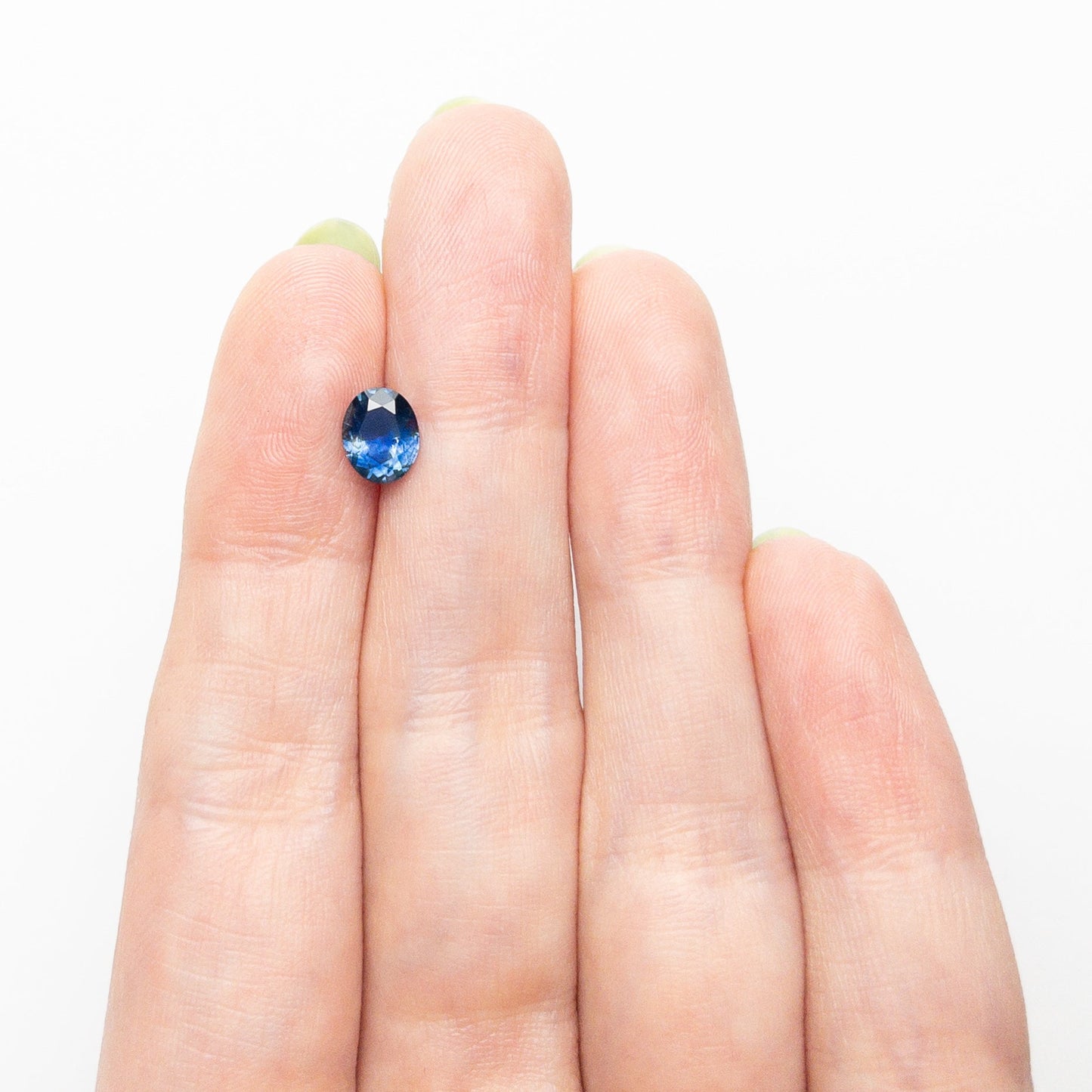 0.99ct 6.73x5.44x3.56mm Oval Brilliant Sapphire 26527-01