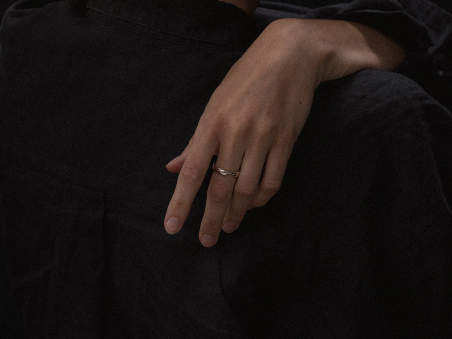 Wide Crest Ring
